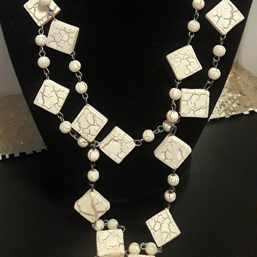 Vintage white crackle necklace set